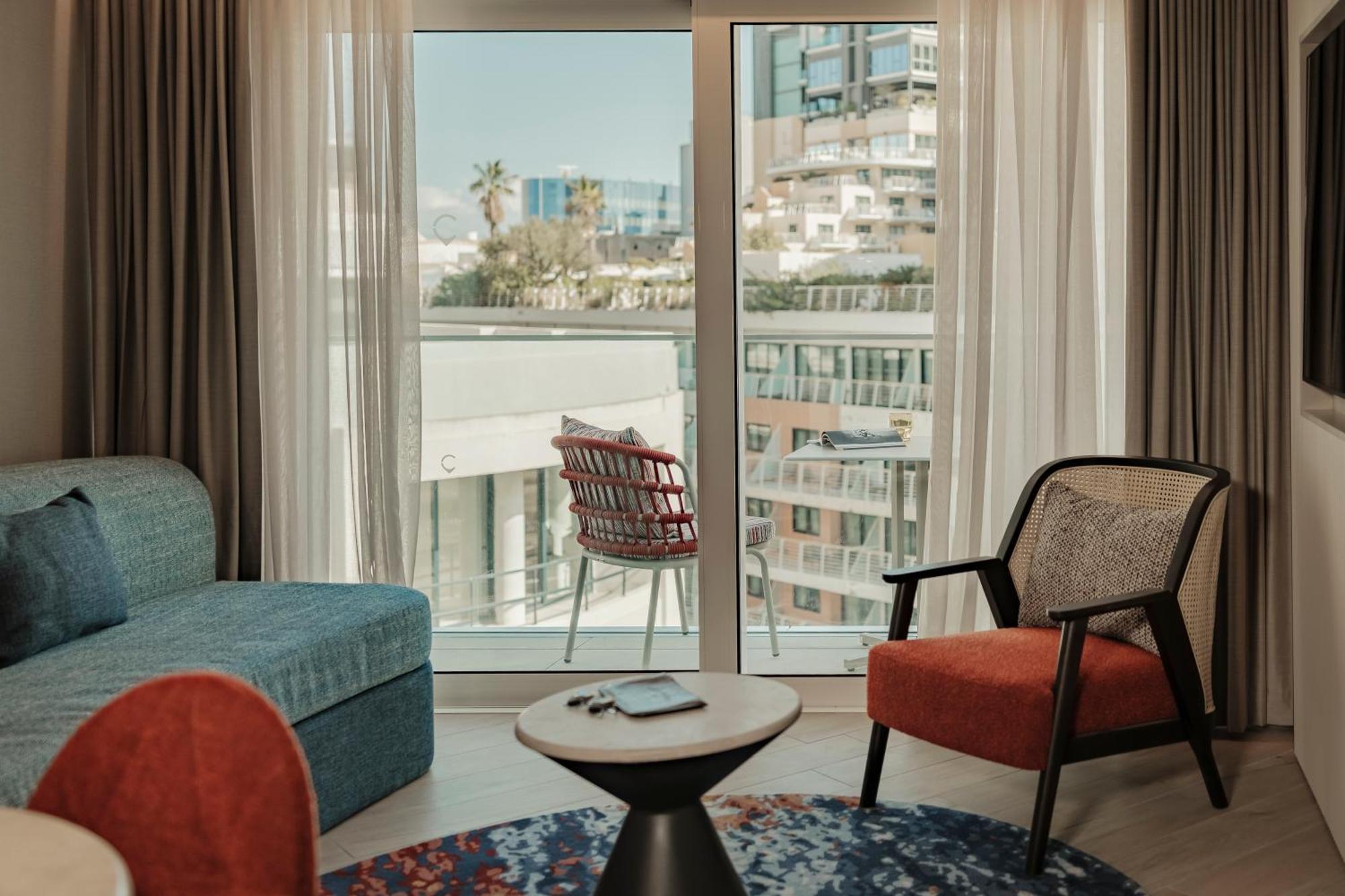 Отель Hyatt Centric Malta Сент Джулианс Экстерьер фото