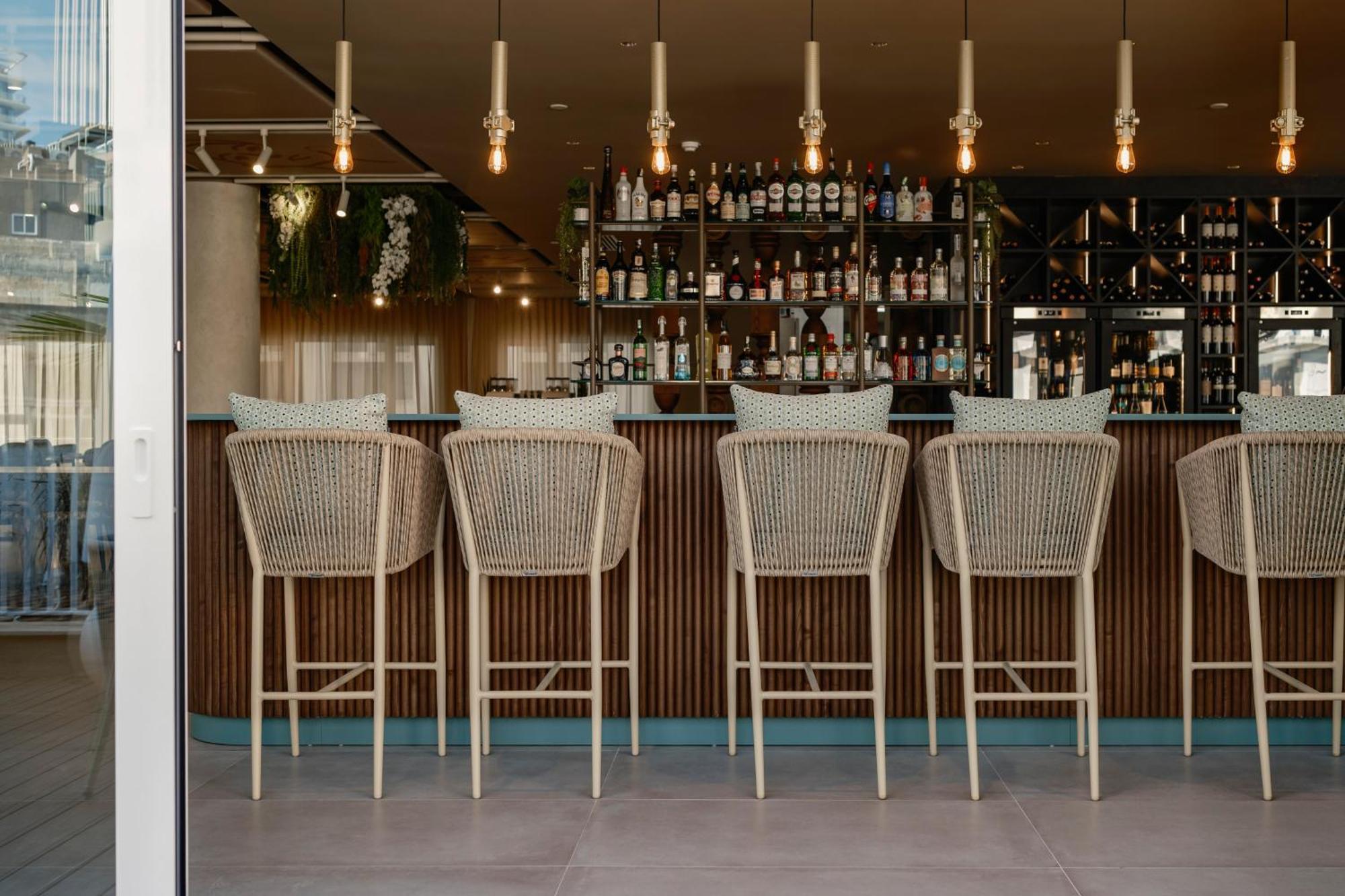 Отель Hyatt Centric Malta Сент Джулианс Экстерьер фото