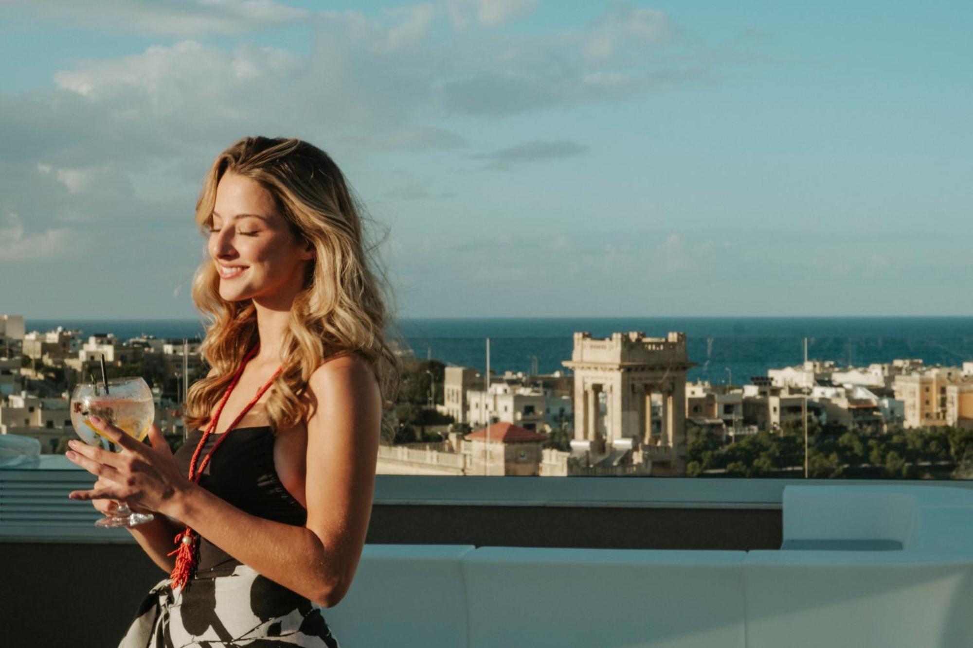 Отель Hyatt Centric Malta Сент Джулианс Экстерьер фото
